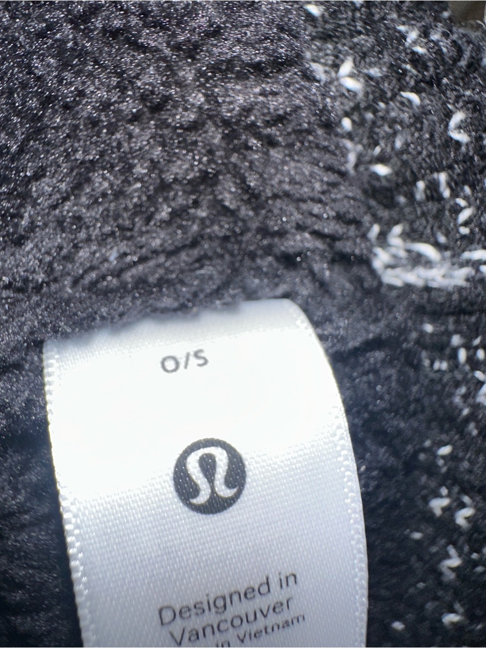 NWT LULU Black & White Marled Pom Beanie - Picture 8 of 8